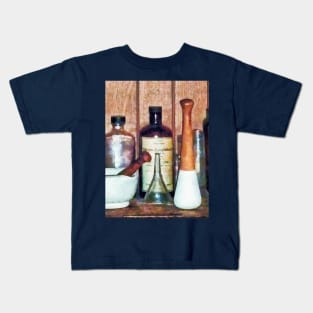 Pharmacists - Mortar and Pestle and Pestle Kids T-Shirt